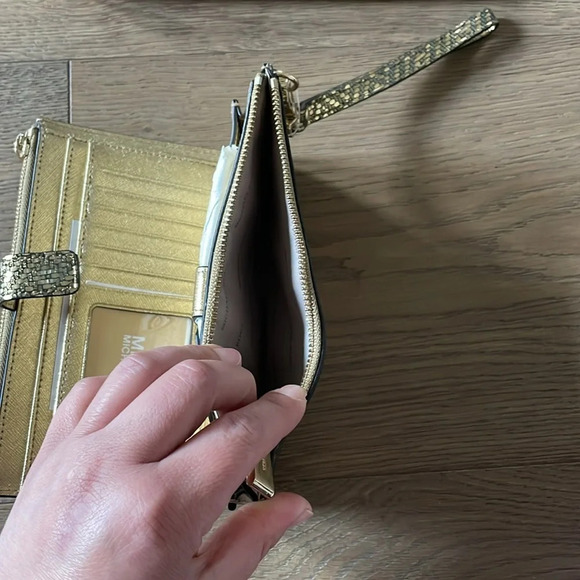 Michael Kors Gold Design Wristlet Phone Wallet - Picture 6 of 10